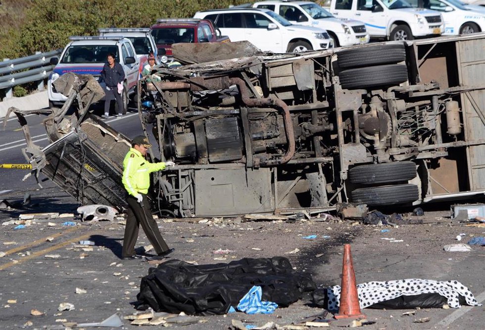 Archivo - Accidente de autobús en Quito, Ecuador (archivo)