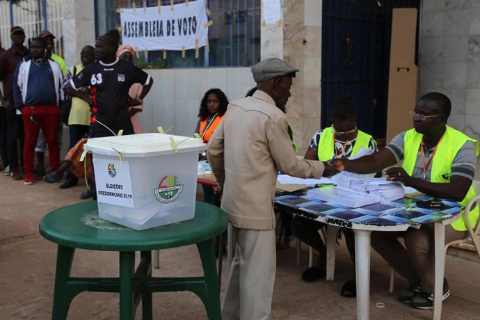 Archivo - Colegio electoral de Bissau, capital de Guinea-Bissau, durante las elecciones presidenciales de noviembre de 2019