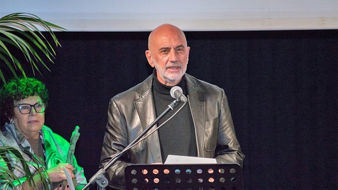 El realizador andaluz, Álvaro Amate, en la entrega del Premio CSRTV a la Creación Audiovisual Andaluza al Corto 'Discordia'.