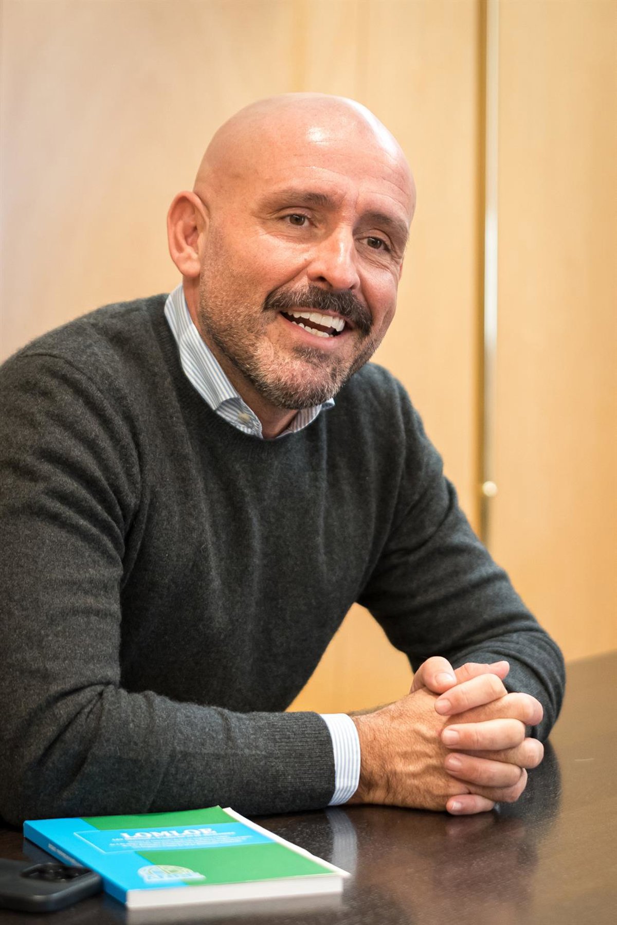 De los Santos (PP) ve probable que el presidente se siente en un banquillo por corrupción: La X se llama Pedro Sánchez