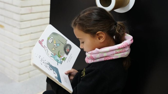 Imagen de una alumna de primaria