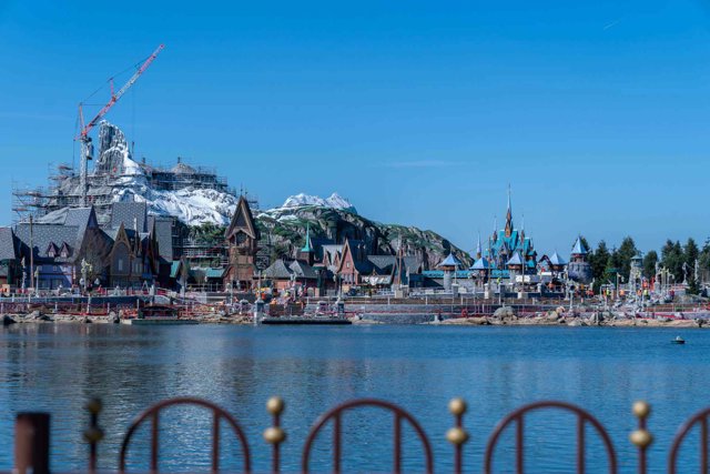 Disneyland Paris World of Frozen