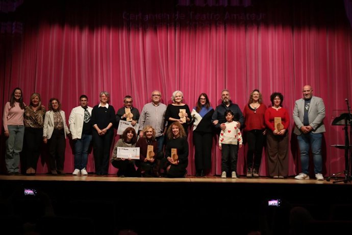 Posado de los premiados en el VIII Certamen de Teatro Amateur de Mequinenza.