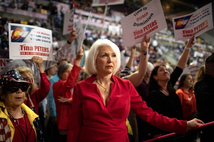 Archivo - October 24, 2024, Denver, Colorado, USA: Former Mesa County Clerk Tina Peters at the GOP Assembly in the World Arena on Saturday, April 9, 2022, in Colorado Springs, Colorado.