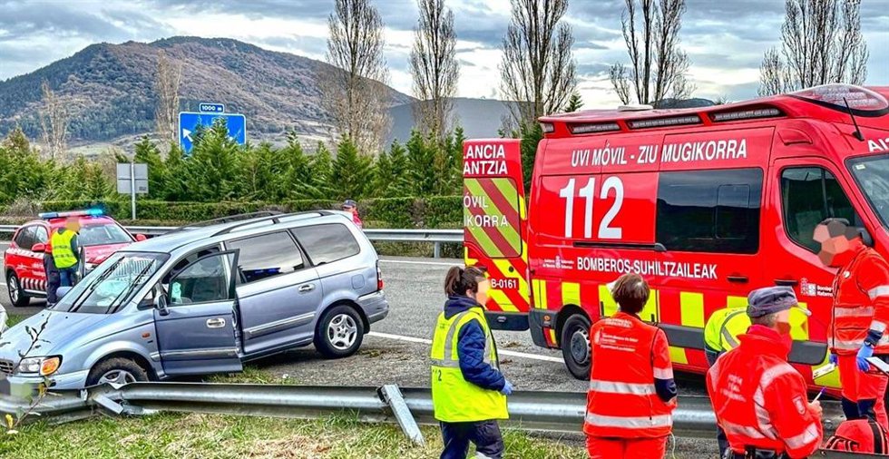 Imagen del vehículo accidentado en Etxarren.
