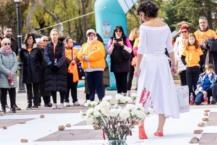 La alcaldesa de Guadalajara, Ana Guarinos, participa en la III Marcha popular.