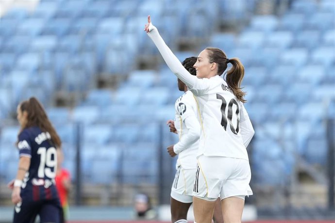 Caroline Weir celebra uno de sus goles en el Real Madrid-SD Eibar de la Liga F Moeve 2025-2026