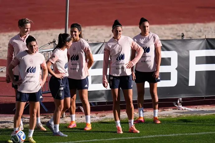 La selección femenina de fútbol durante un entrenamiento