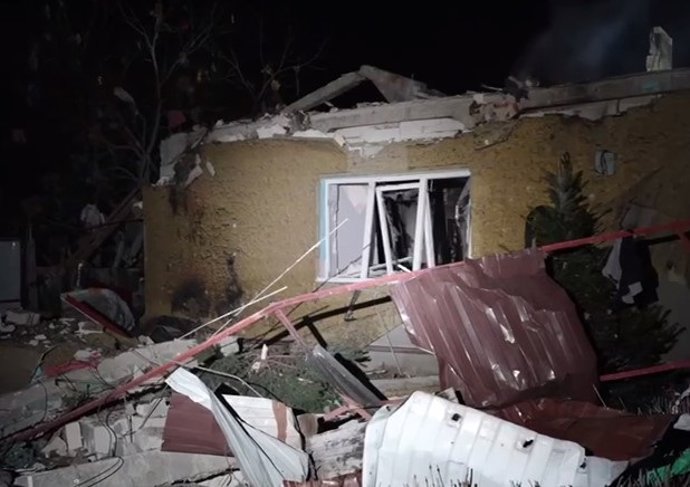 Casa danificada por um ataque russo em Kharkov (Ucrânia)