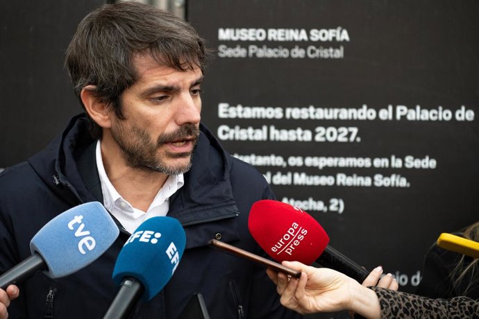 El ministro de Cultura, Ernest Urtasun, durante una visita a las obras del Palacio de Cristal, a 11 de noviembre de 2025, en Madrid (España).