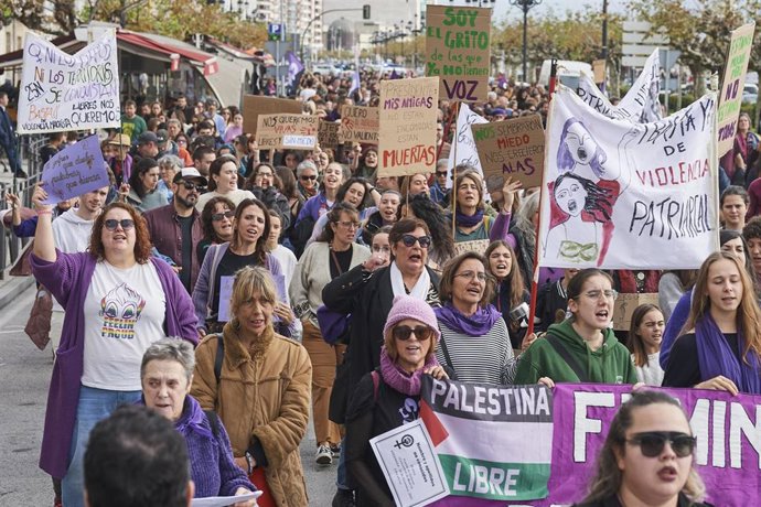 Archivo - Manifestación del 25N en Santander en foto de archivo