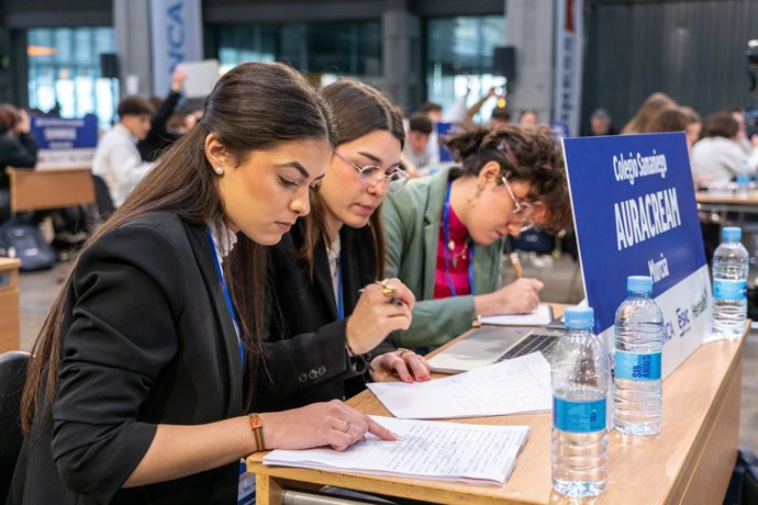Archivo - Jóvenes participantes en el concurso Young Business Talents