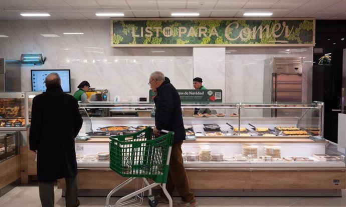 El punto 'Listo para comer' del nuevo supermercado de Mercadona en la calle Joaquín Velasco Martín, en Huerta del Rey, en Valladolid.