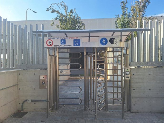 El Puerto de Barcelona habilita un nuevo acceso peatonal para facilitar la movilidad de peatones