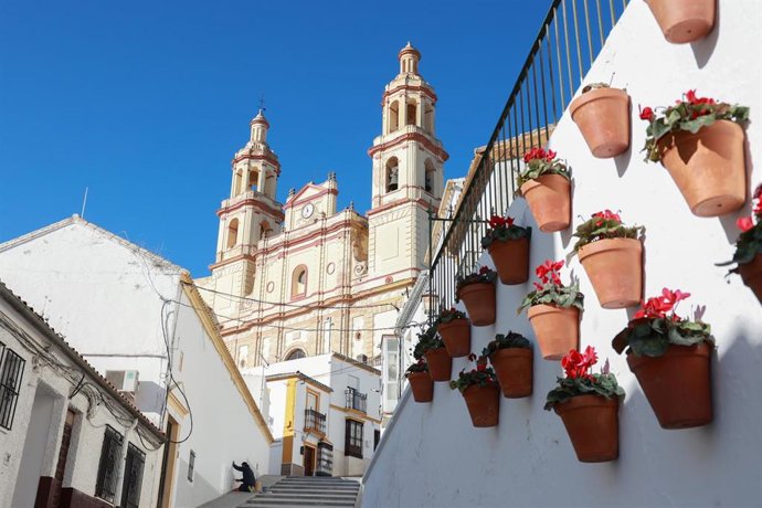 Archivo - Vista de la Iglesia Parroquial Nuestra Señora de la Encarnación de Olvera, uno de los Pueblos Blancos de la Sierra de Cádiz. A 17 de enero de 2025, en Cádiz (Andalucía, España). 