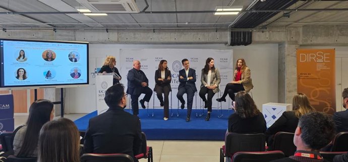 La directora de Recursos Humanos de Hefame, Pilar Balcells, ha participado en la Mesa Redonda de Experiencias celebrada en el marco de la II Jornada DIRSE Región de Murcia, organizada por la Universidad Católica San Antonio de Murcia (UCAM)