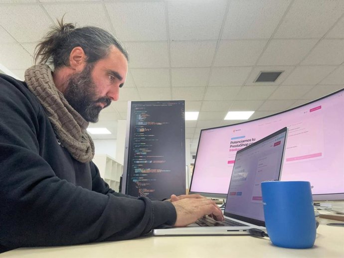 Aipresta lanza la primera plataforma de IA que programa PrestaShop