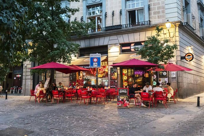 Cinco cocinas, una terraza oculta y mucho rollo; el secreto mejor guardado de La Latina