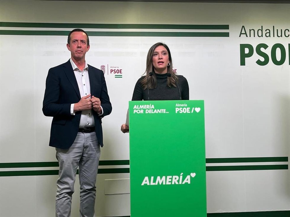 La vicesecretaría general del PSOE-A y portavoz parlamentaria, María Márquez, este lunes en rueda de prensa en Almería.