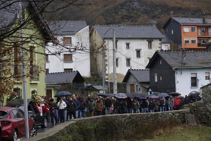 Funeral por el minero Anilson Soares de Brito, fallecido en la mina de Veiga de Rengos, en la Iglesia parroquial de Caboalles de Abajo