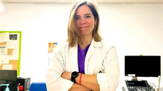 La doctora Carmen Forero Díaz, ginecóloga de la Unidad de Cirugía Endoscópica del Hospital Juan Ramón Jiménez de Huelva.