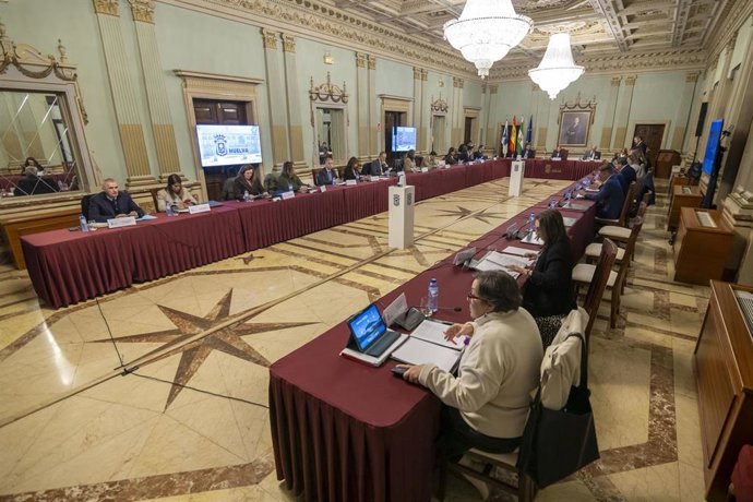 Pleno extraordinario del Ayuntamiento de Huelva para votar los presupuestos del 2026 y el PGOM.