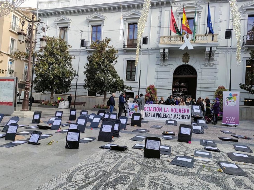 Lápidas simbólicas a las puertas del Ayuntamiento de Granada