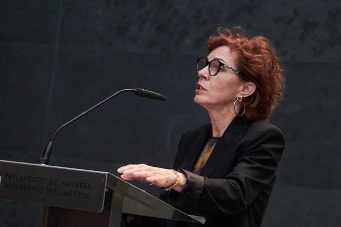 La parlamentaria de UPN Cristina López realiza declaraciones en el Legislativo foral.
