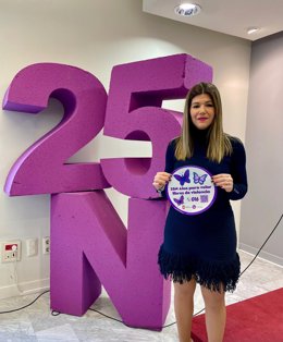 La concejala de la Mujer de Cáceres, Encarna Solís, en la presentación de los actos del 25N