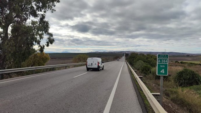 Vista de la carretera A-384 entre Arcos de la Frontera y Bornos, en la provincia de Cádiz