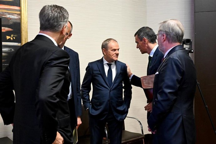 Líderes de la UE, incluyendo al presidente del Gobierno, Pedro Sánchez, se reúnen de urgencia en Angola para tratar las negociaciones entre Ucrania y Estados Unidos para la paz.