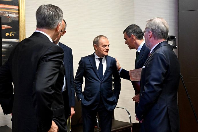 Líderes de la UE, incluyendo al presidente del Gobierno, Pedro Sánchez, se reúnen de urgencia en Angola para tratar las negociaciones entre Ucrania y Estados Unidos para la paz.