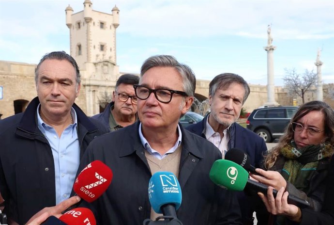 El portavoz del grupo Vox en el Parlamento andaluz, Manuel Gavira, este lunes
