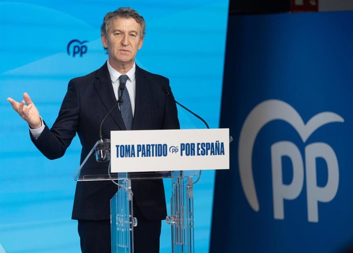 El presidente del Partido Popular, Alberto Núñez Feijóo, durante un acto con motivo del Día Internacional de la Eliminación de la Violencia contra la Mujer, en la sede del PP, a 14 de noviembre de 2025, en Madrid (España).