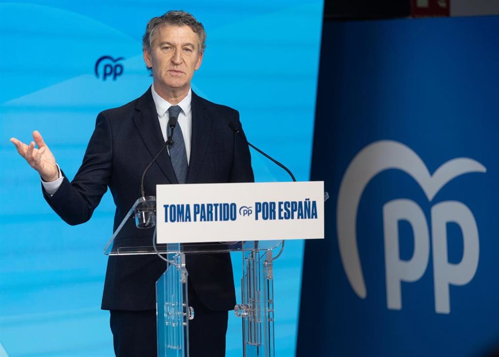 El presidente del Partido Popular, Alberto Núñez Feijóo, durante un acto con motivo del Día Internacional de la Eliminación de la Violencia contra la Mujer, en la sede del PP, a 14 de noviembre de 2025, en Madrid (España).