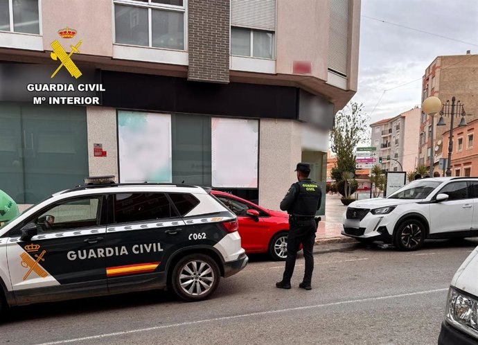 Un guardia civil fuera de servicio rescata a una mujer del incendio de su vivienda en Mazarrón