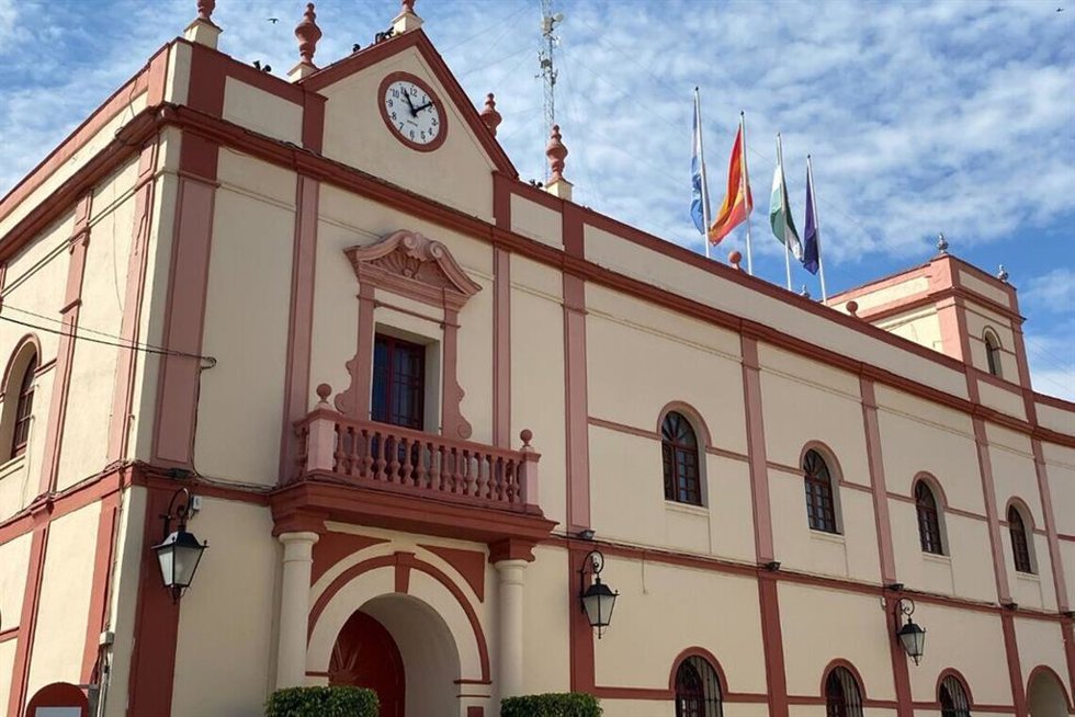 Archivo - El Ayuntamiento de Alcalá en imagen de archivo.