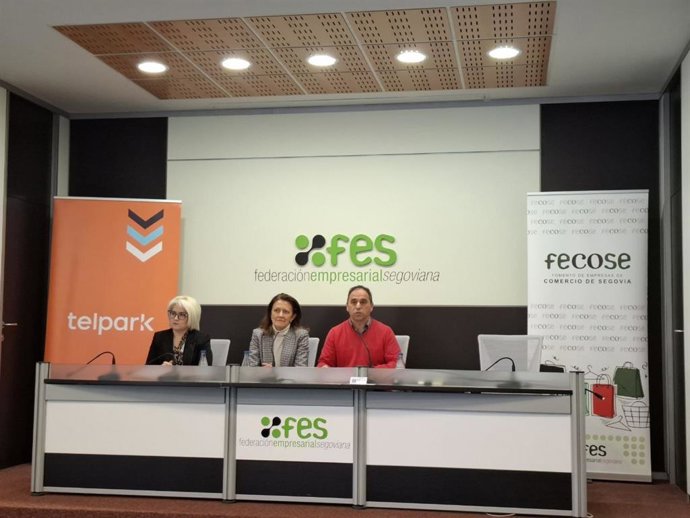 El presidente de Fecose, Alberto García, y la delegada de Telmark en CyL (a su lado), Beatriz Allepuz.