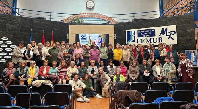 Foto de familia de las participantes en la jornada de Femur.