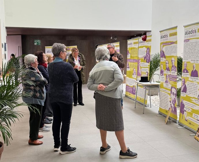 La delegada de Igualdad del Ayuntamiento de Alcalá de Guadaíra (Sevilla), Abril Castillo Sarmiento, en la apertura de 'Aliados. Una historia de hombres a favor de la igualdad y contra la violencia de género'.