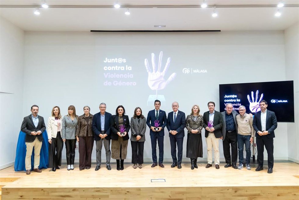 Acto del  PP de Málaga con motivo del 25N en el que se han entregado reconocimientos.