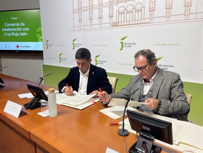 Firma del convenio con Cruz Roja
