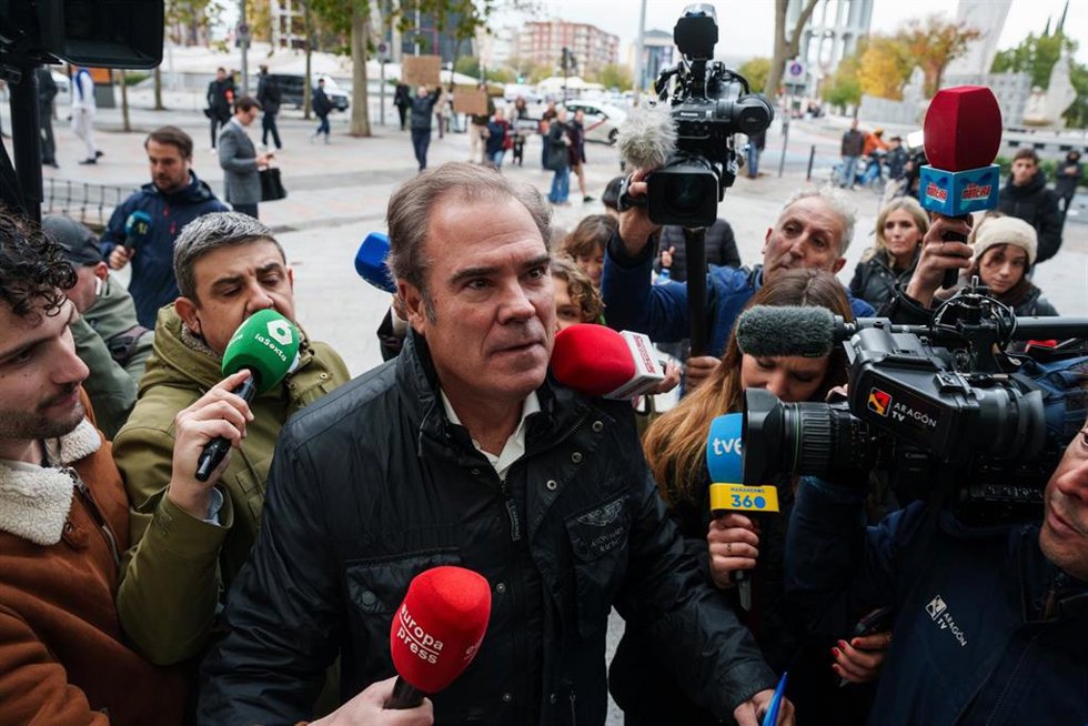 Javier Pérez Dolset a su llegada a los juzgados de Plaza de Castilla para declarar por el caso Leire Díez, a 17 de noviembre de 2025, en Madrid (España). 