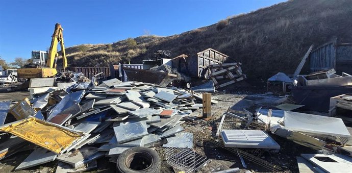 Industria ilegal precintada por el Ayuntamiento de Rivas-Vaciamadrid en la Cañada Real