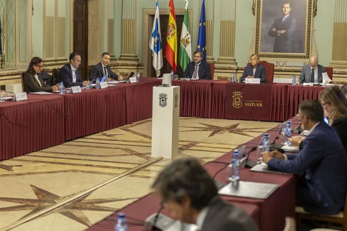 Pleno extraordinario del Ayuntamiento de Huelva.