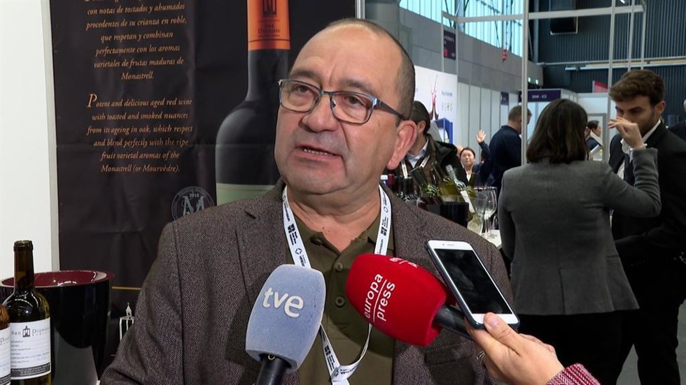 El gerente de Bodegas San Dionisio, Anselmo Cuesta, en el WBWE de Ámsterdam.