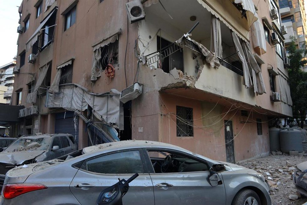Daños en un edificio en la capital de Líbano, Beirut, tras un ataque con el que Israel mató al 'número dos' de Hezbolá y jefe de su brazo militar, Haizam Alí Tabatabai (archivo)