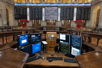 Archivo - (Foto De ARCHIVO) Un Panel Del Ibex 35 En El Palacio De La Bolsa