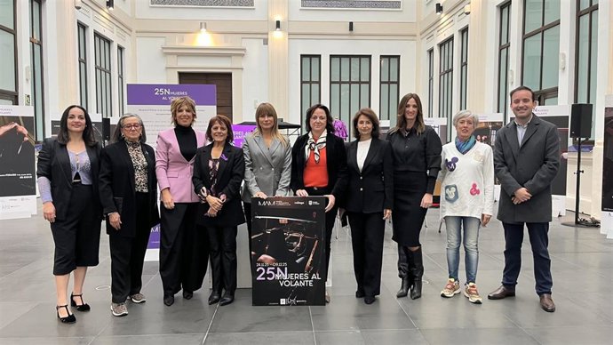 Elisabet Contreras, Filomena Magalhaes, Elvira Carrera, Dolores Aurioles, Ruth Sarabia, Mariana Pineda, Rosa del Mar Rodríguez, Mar González, Gracia Rodríguez y Luis Manuel Gómez Pozo.