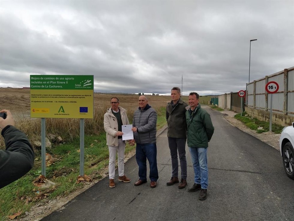 Recepción oficial del camino rural mejorado por la Junta en Pozoblanco.